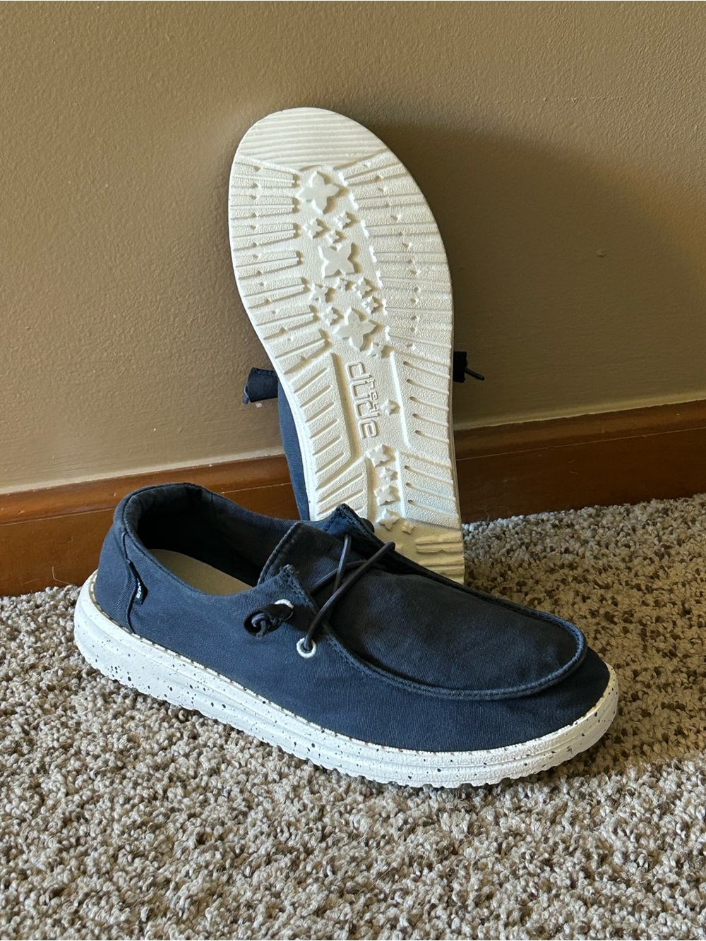 Hey Dude Wally Slip-On women's Shoes in Navy Blue size 5